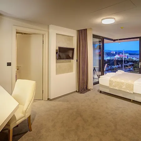 Hotel Maritime